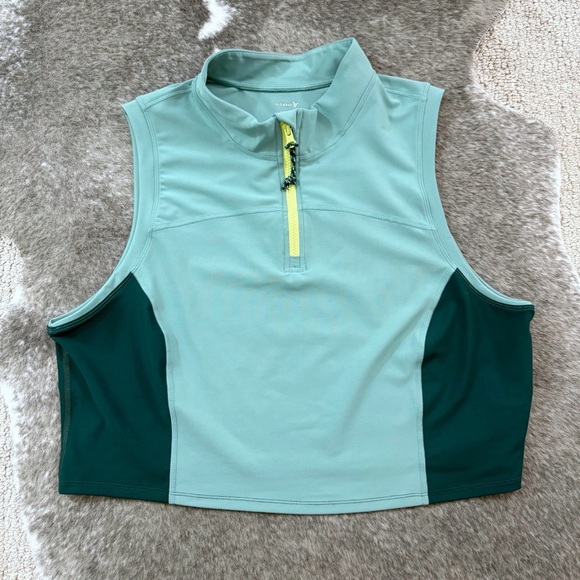 Sleeveless Half Zip Cropped Top - Picture 5 of 10